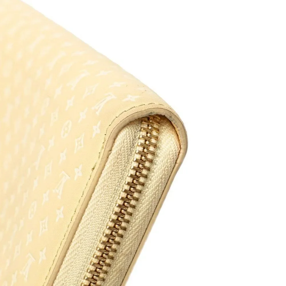 Louis Vuitton Zippy Wallet M82229